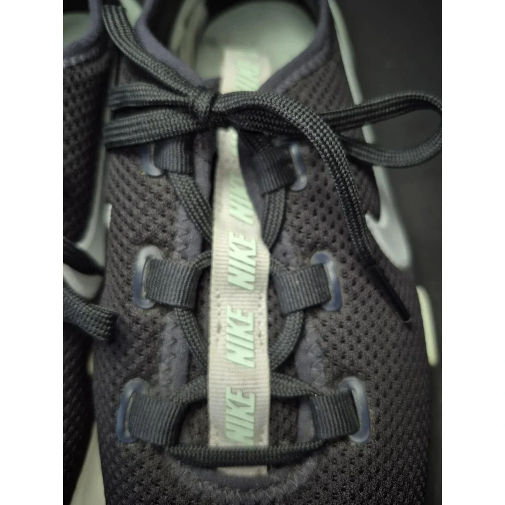 Nike women's tennis shoe navy with seafoam green‎ swoosh logo sz 7.5 lightweight